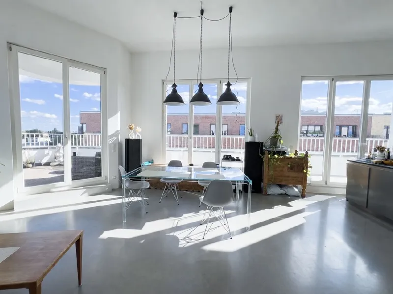 Penthouse-Traum – dem Himmel so nah | 30 m² Dachterrasse | Internet inkl. – | 3 Min. zum Ostkreuz — photo 1